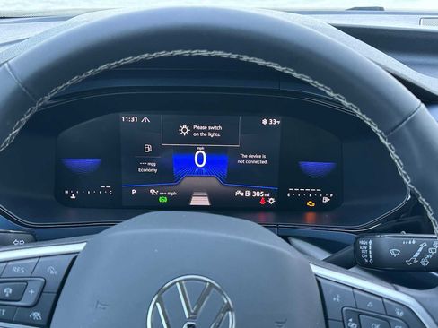 Used 2024 Volkswagen Taos SE image 23