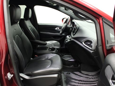 Used 2021 Chrysler Pacifica Touring-L w/ S Appearance Package image 14