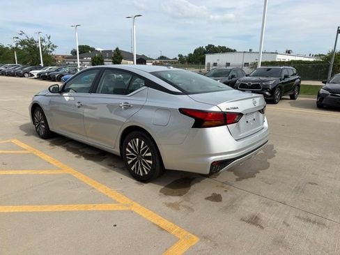 Used 2024 Nissan Altima 2.5 SV AWD/4WD image 4