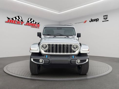 Used 2024 Jeep Wrangler Unlimited Sahara w/ Technology Group AWD/4WD image 14