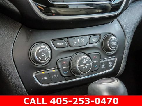 Used 2020 Jeep Cherokee Limited FWD image 55