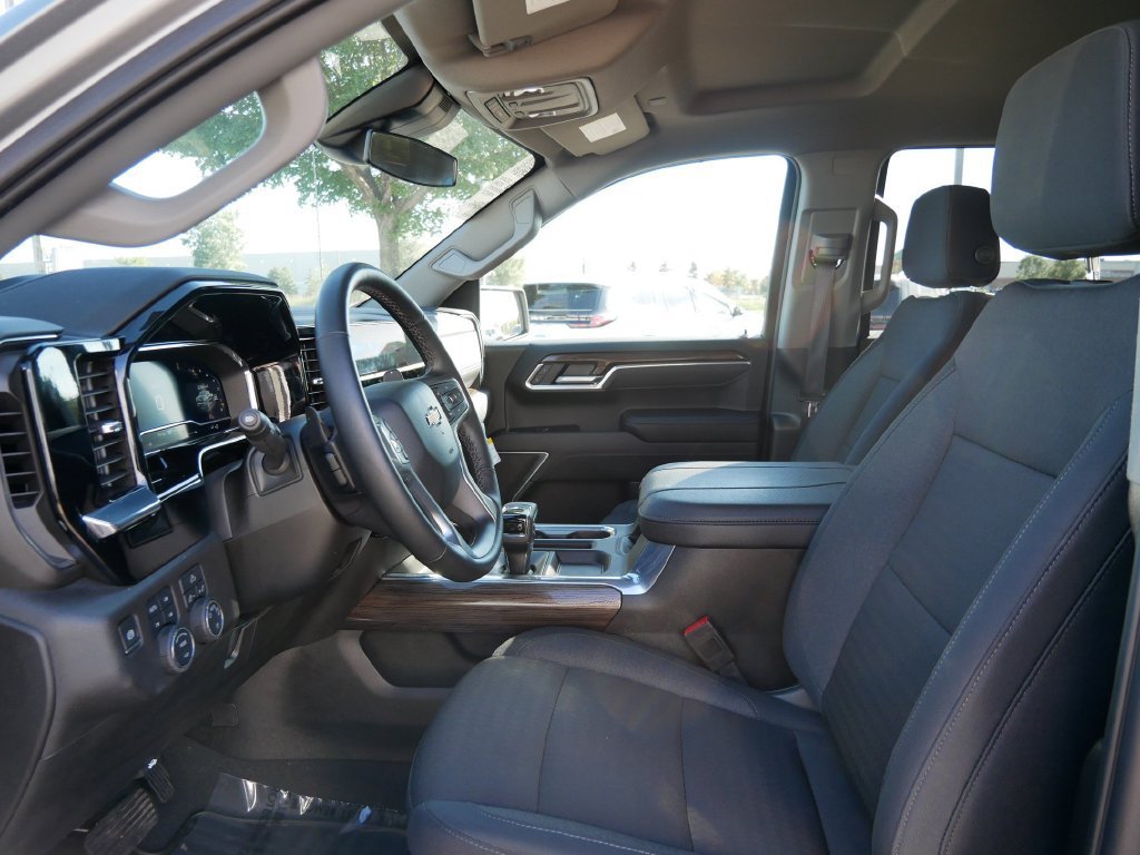 Used 2025 Chevrolet Silverado 1500 LT w/ Z71 Off-Road Package AWD/4WD image 9