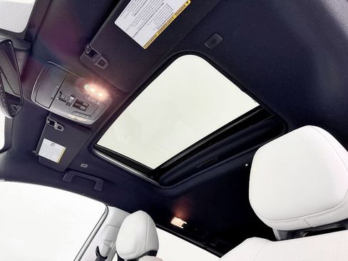 Used 2025 Toyota Sienna XSE FWD image 29