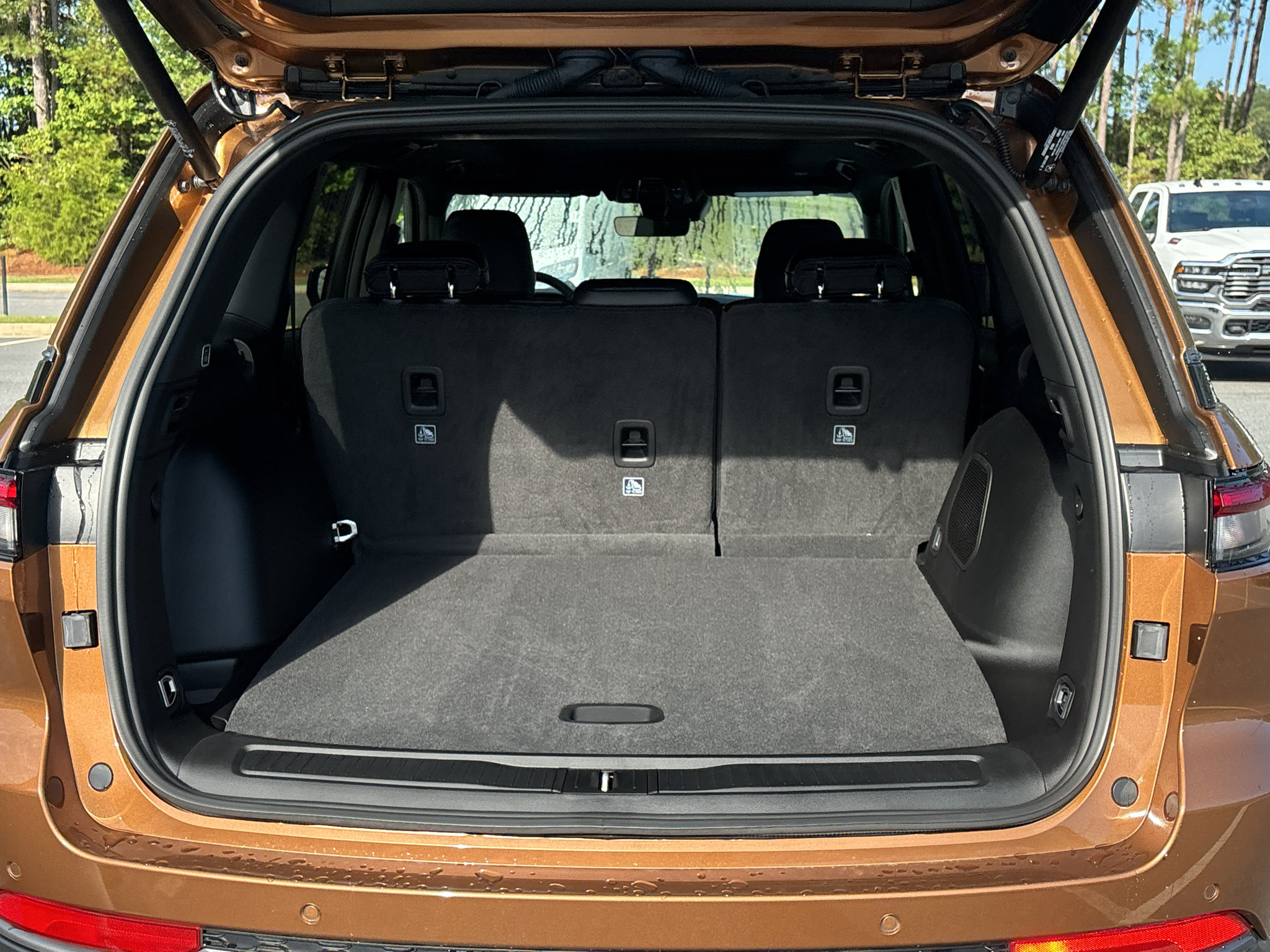 New 2027 Jeep Grand Cherokee Limited w/ Limited Altitude Package RWD image 8