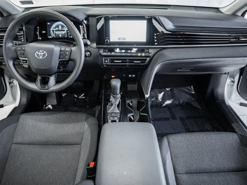 Used 2025 Toyota Camry LE image 18