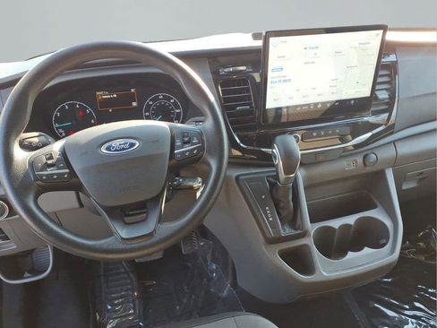 Used 2023 Ford Transit 350 XLT image 4