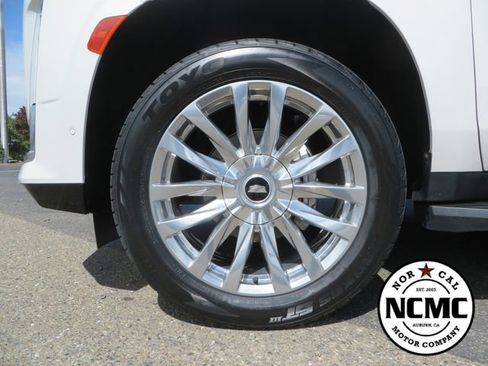 Used 2023 Cadillac Escalade Premium Luxury AWD/4WD image 9