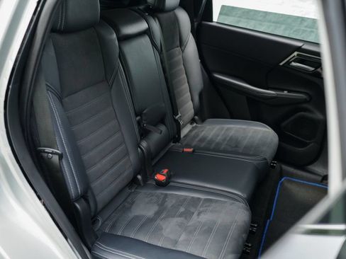 Used 2023 Mitsubishi Outlander LE AWD/4WD image 26