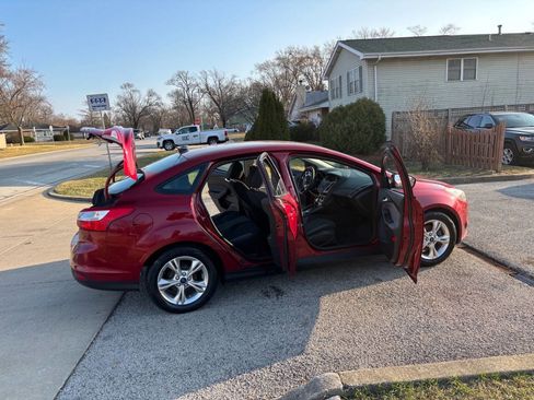 Used 2014 Ford Focus SE w/ SE Winter Package image 1