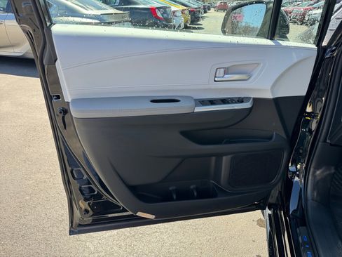 New 2026 Toyota Sienna XLE AWD/4WD image 23