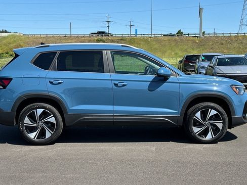 New 2026 Volkswagen Taos SE AWD/4WD image 2