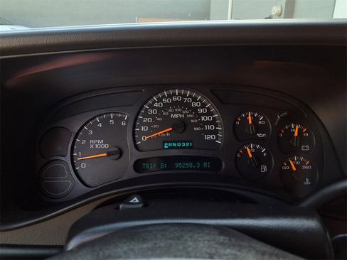 Used 2005 Chevrolet Avalanche Z66 w/ Sun And Sound Package image 11