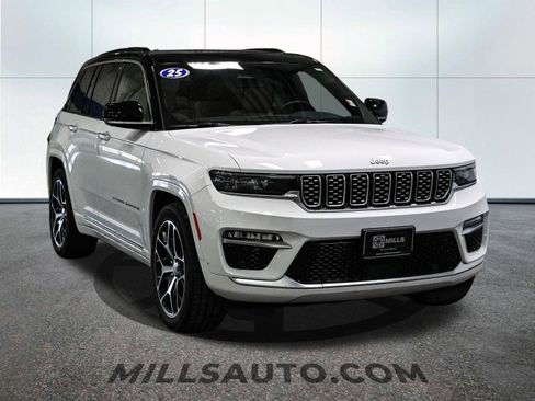 Used 2025 Jeep Grand Cherokee Summit AWD/4WD image 11