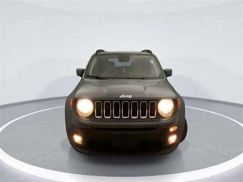 Used 2018 Jeep Renegade Latitude w/ Popular Equipment Group image 7
