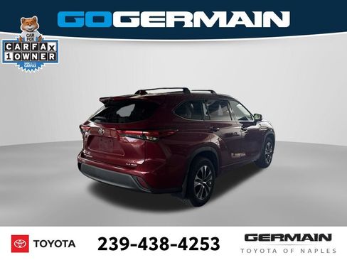 Used 2022 Toyota Highlander XLE AWD/4WD image 10