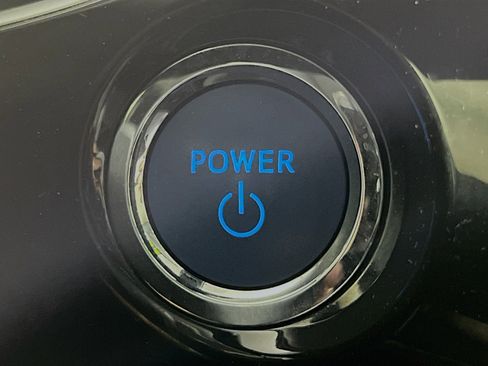 Used 2022 Toyota Prius LE image 23