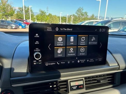 Used 2025 Honda Pilot Touring image 14