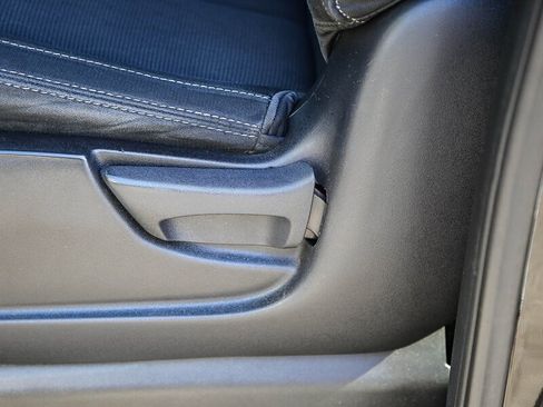 Used 2017 Nissan Titan SV image 30