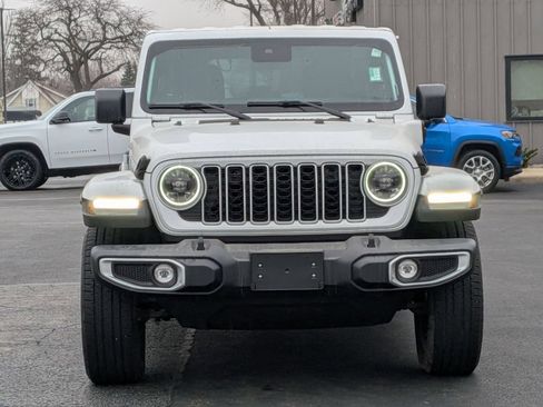 Used 2025 Jeep Wrangler Unlimited Sahara AWD/4WD image 2