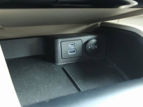 Used 2022 Ford Escape SE w/ Cold Weather Package image 19