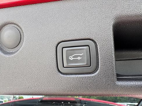 Used 2024 Chevrolet Equinox RS w/ RS Leather Package FWD image 11