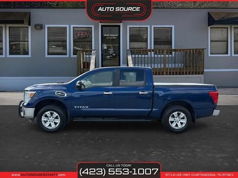 Used 2017 Nissan Titan SV AWD/4WD image 4