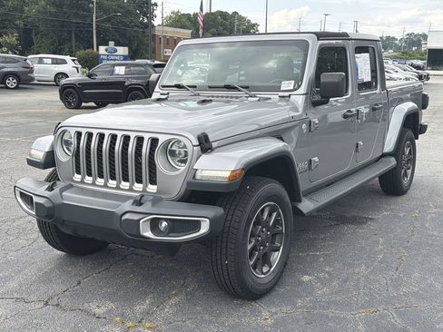 Used 2020 Jeep Gladiator Overland AWD/4WD image 3