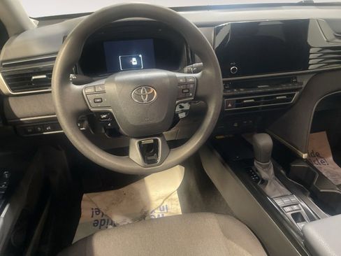 Used 2025 Toyota Camry LE image 11