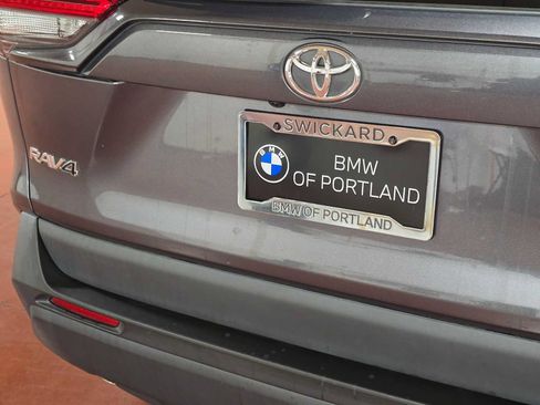 Used 2021 Toyota RAV4 LE AWD/4WD image 13