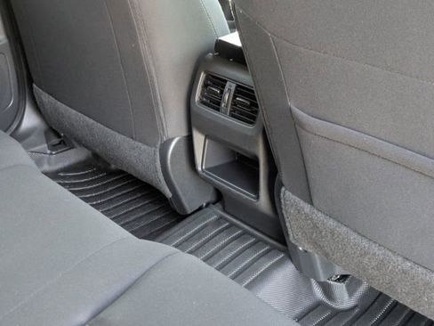 Used 2025 Nissan Rogue S image 30