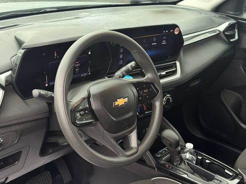 Used 2025 Chevrolet TrailBlazer LT AWD/4WD image 23