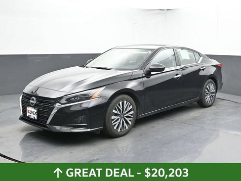 Used 2025 Nissan Altima 2.5 SV FWD image 9