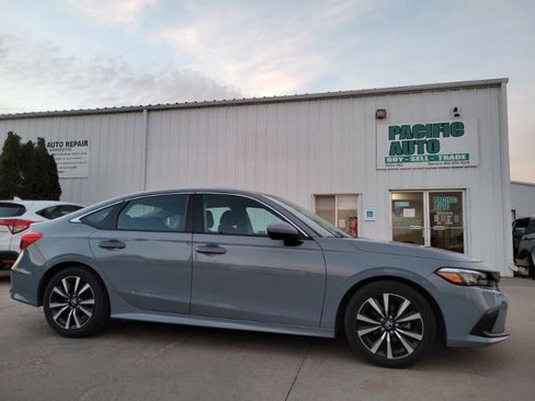 Used 2023 Honda Civic EX image 10