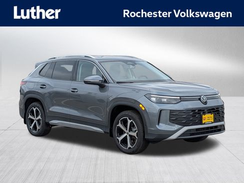 New 2026 Volkswagen Tiguan SE image 1