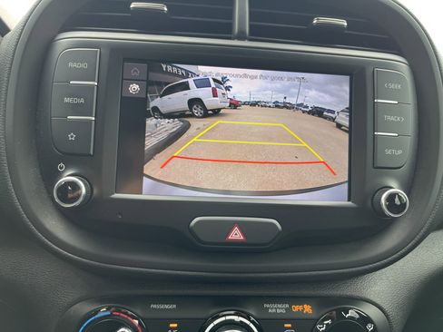 Used 2023 Kia Soul LX FWD image 8