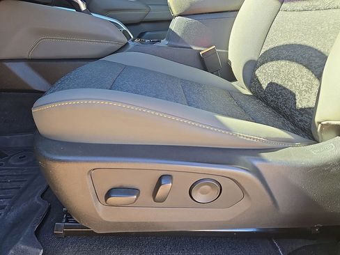 Used 2024 Chevrolet Colorado ZR2 w/ Technology Package image 23