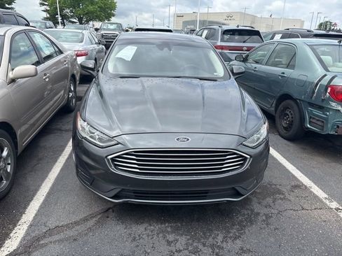Used 2020 Ford Fusion SE FWD image 2