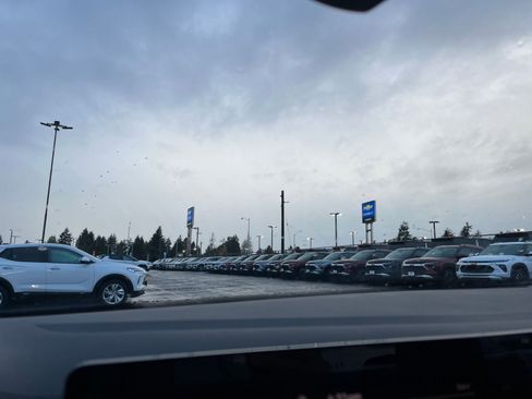 Used 2025 Volkswagen Jetta SE image 18