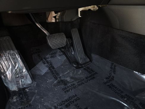 Certified 2025 MAZDA CX-70 3.3 Turbo S w/ Premium Package image 17