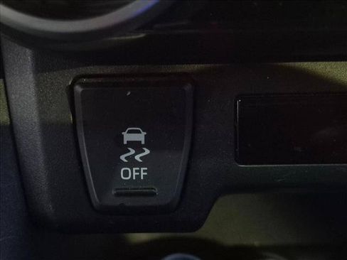Used 2021 Toyota RAV4 XLE w/ Convenience Package FWD image 18
