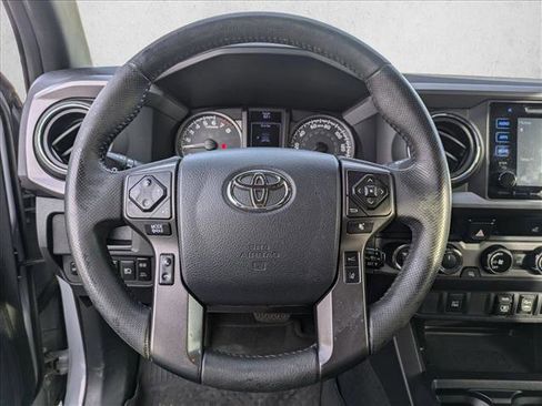 Used 2018 Toyota Tacoma TRD Off-Road image 13