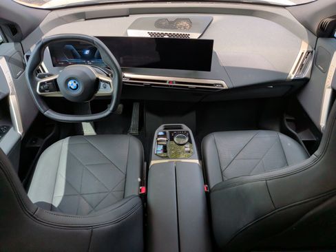 Used 2024 BMW iX xDrive50 w/ Sport Package AWD/4WD image 31