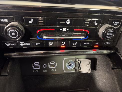 Used 2022 Jeep Grand Cherokee L Limited AWD/4WD image 29