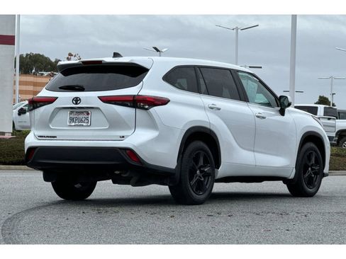 Certified 2023 Toyota Highlander FWD image 4