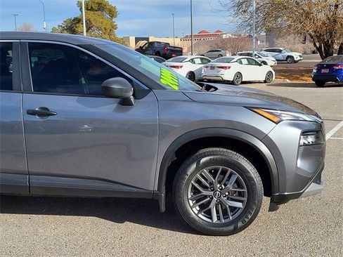 Used 2023 Nissan Rogue S image 2