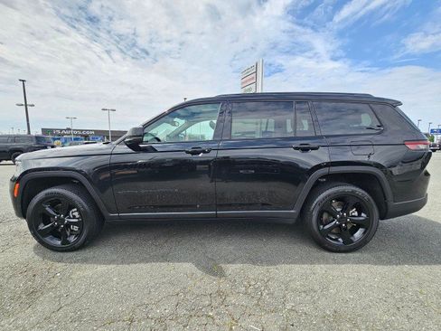 Used 2024 Jeep Grand Cherokee L Altitude AWD/4WD image 4