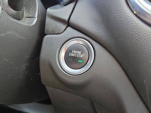 Used 2021 Chevrolet Equinox LT image 30