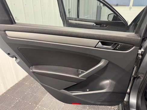 Used 2015 Volkswagen Passat 1.8T SE image 14