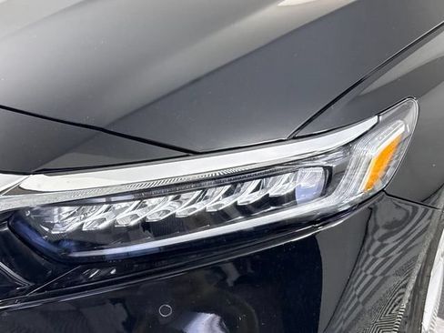Used 2018 Honda Accord Touring image 8