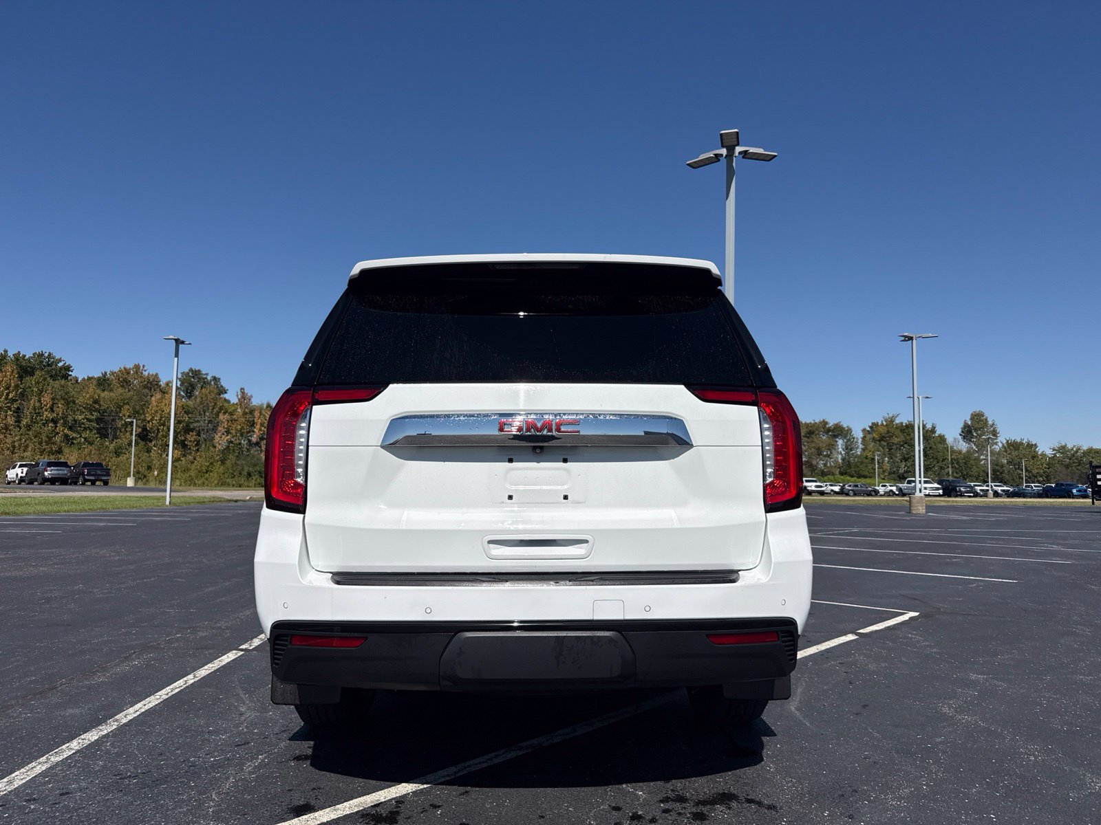 Used 2022 GMC Yukon SLE w/ Gmc Pro Safety Plus Package AWD/4WD image 14